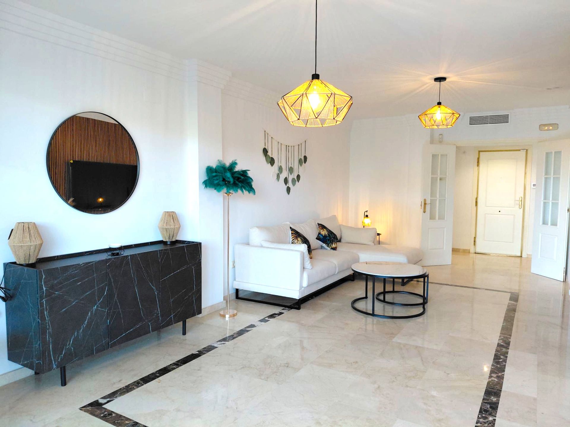 Sala de estar de Piso en venta en Marbella con Aire acondicionado, Terraza y Amueblado