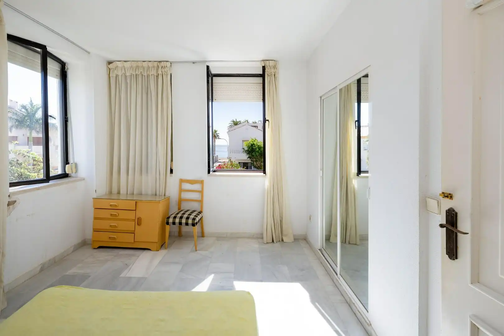 Schlafzimmer von Einfamilien-Reihenhaus zum Verkauf in Motril mit Klimaanlage, Möbliert und Balkon