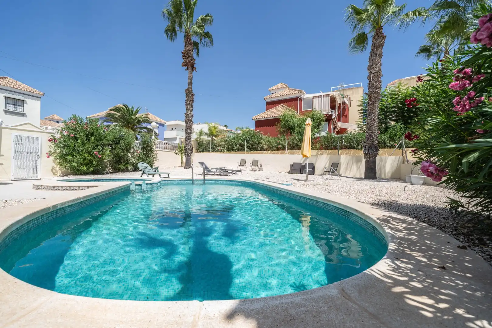 Adossat amb piscina en venda a Orihuela Costa
