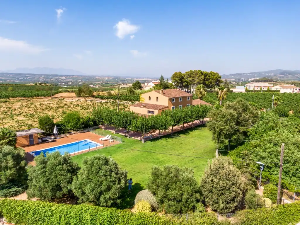 Casa amb piscina en venda a La Granada, imagen 2