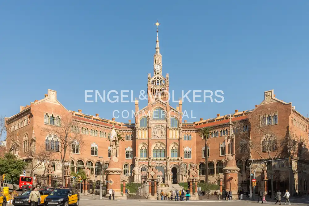Vista exterior de Edifici en venda en Barcelona