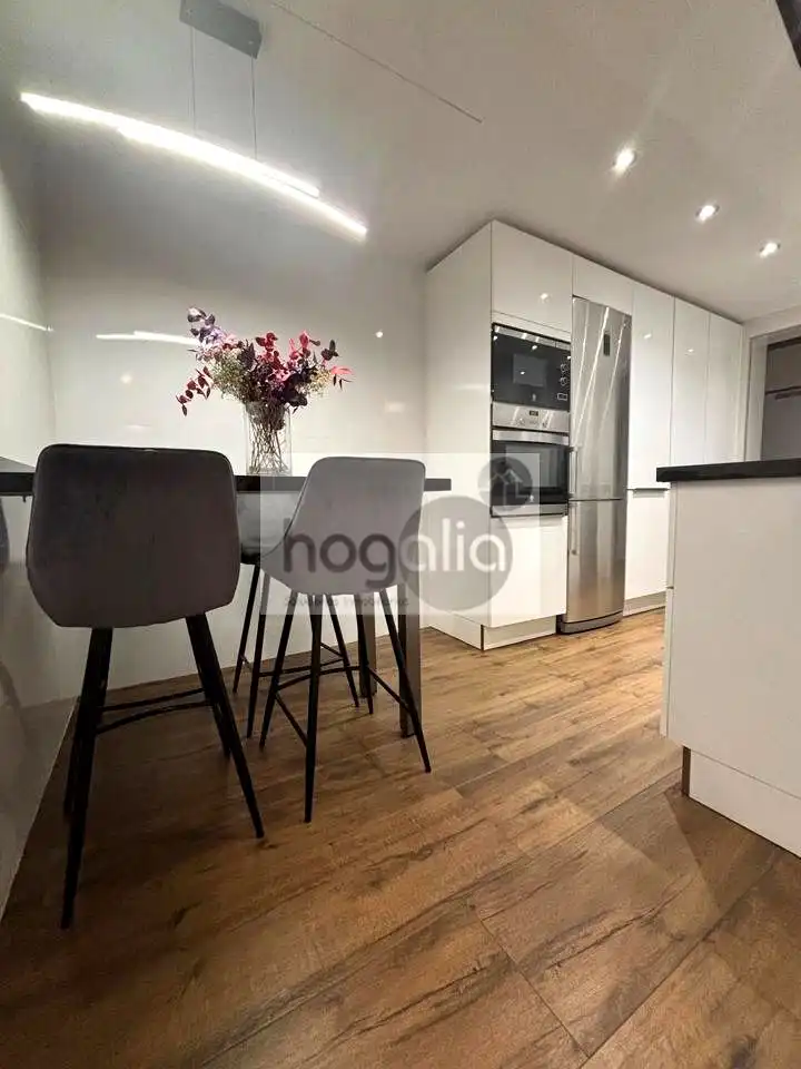 Küche von Wohnung zum Verkauf in Sevilla mit Klimaanlage, Terrasse und Gemeinschaftspool