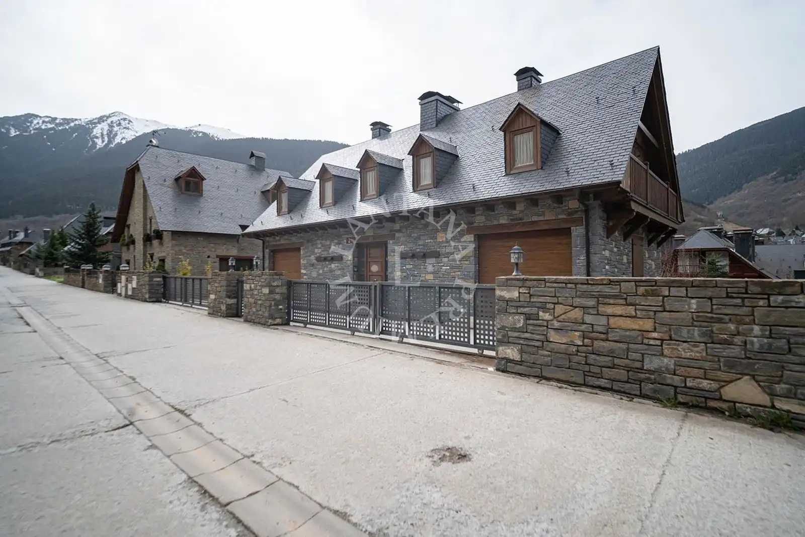Vista exterior de Casa o chalet en venta en Vielha e Mijaran