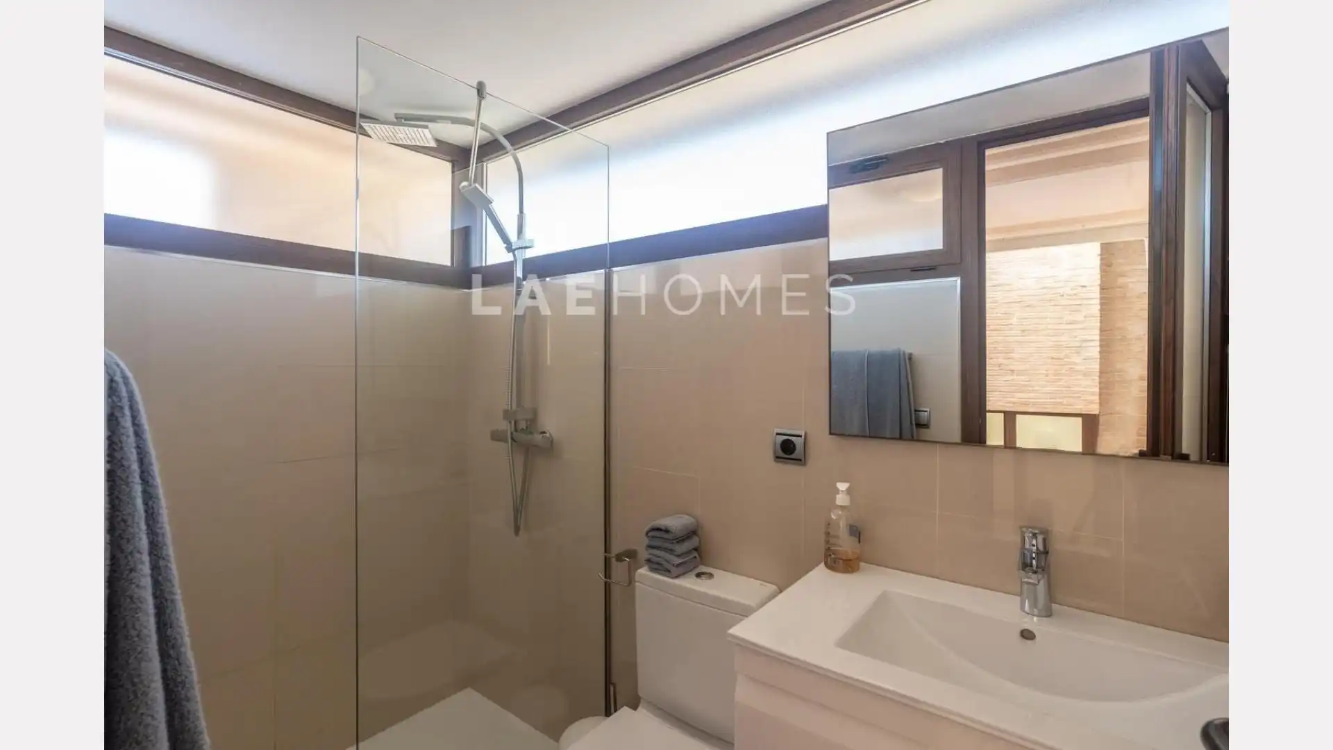 Badezimmer von Dachboden zum Verkauf in Estepona mit Privatgarten, Terrasse und Abstellraum