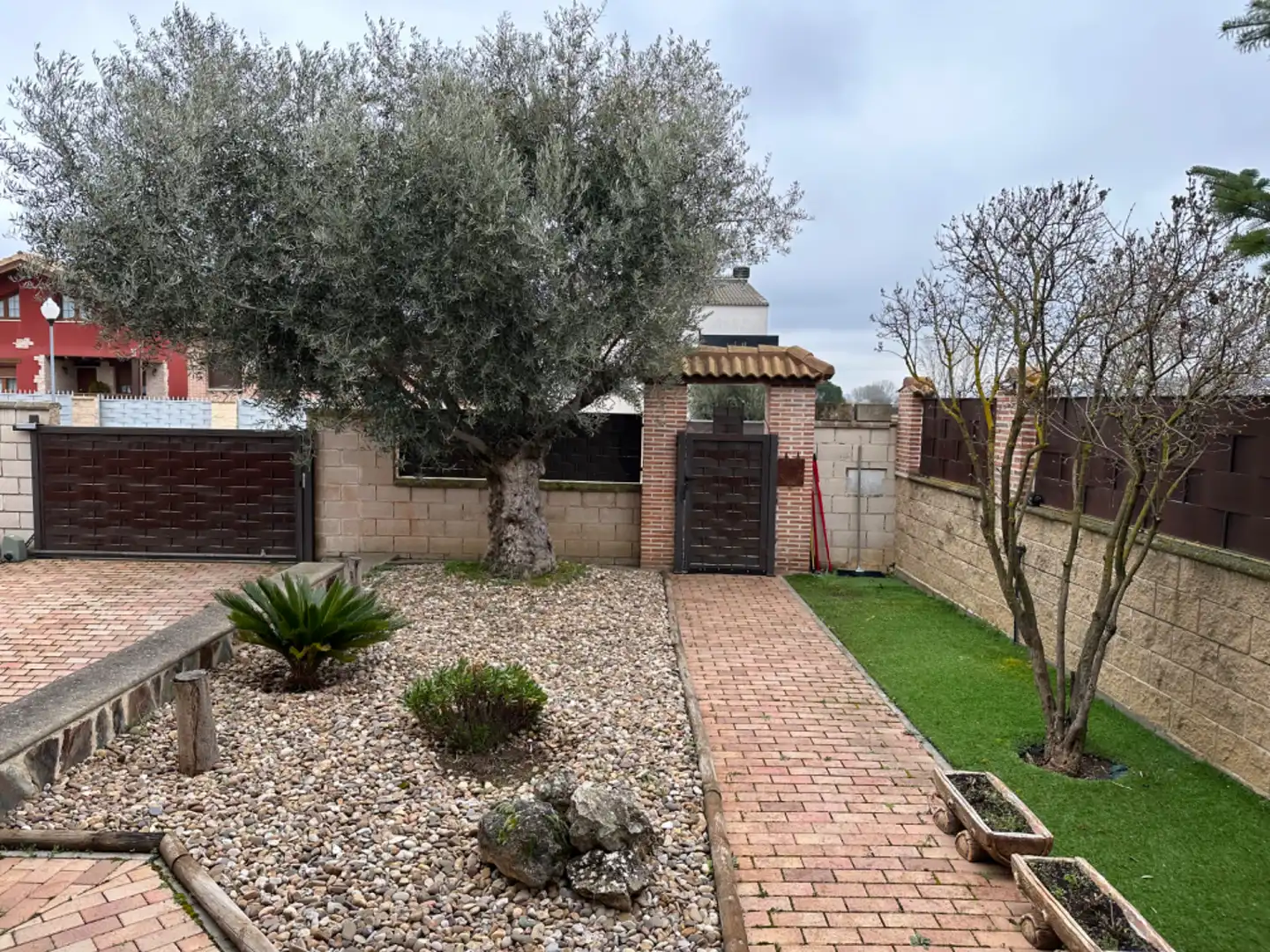 Jardí de Casa o xalet en venda en Venta de Baños amb Calefacció, Jardí privat i Alarma