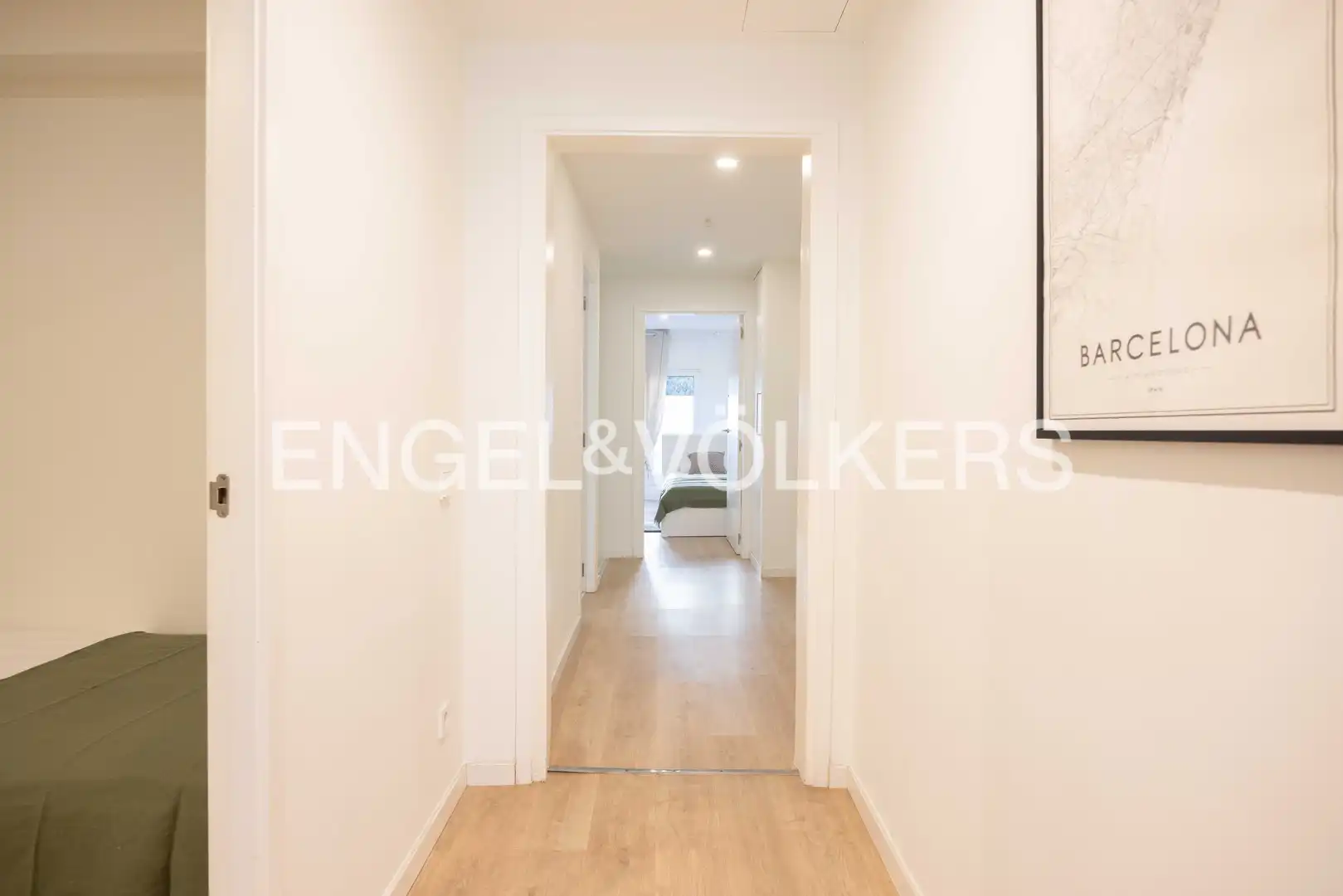 Flat for sale in Barcelona  with Air Conditioner, Heating and Private garden