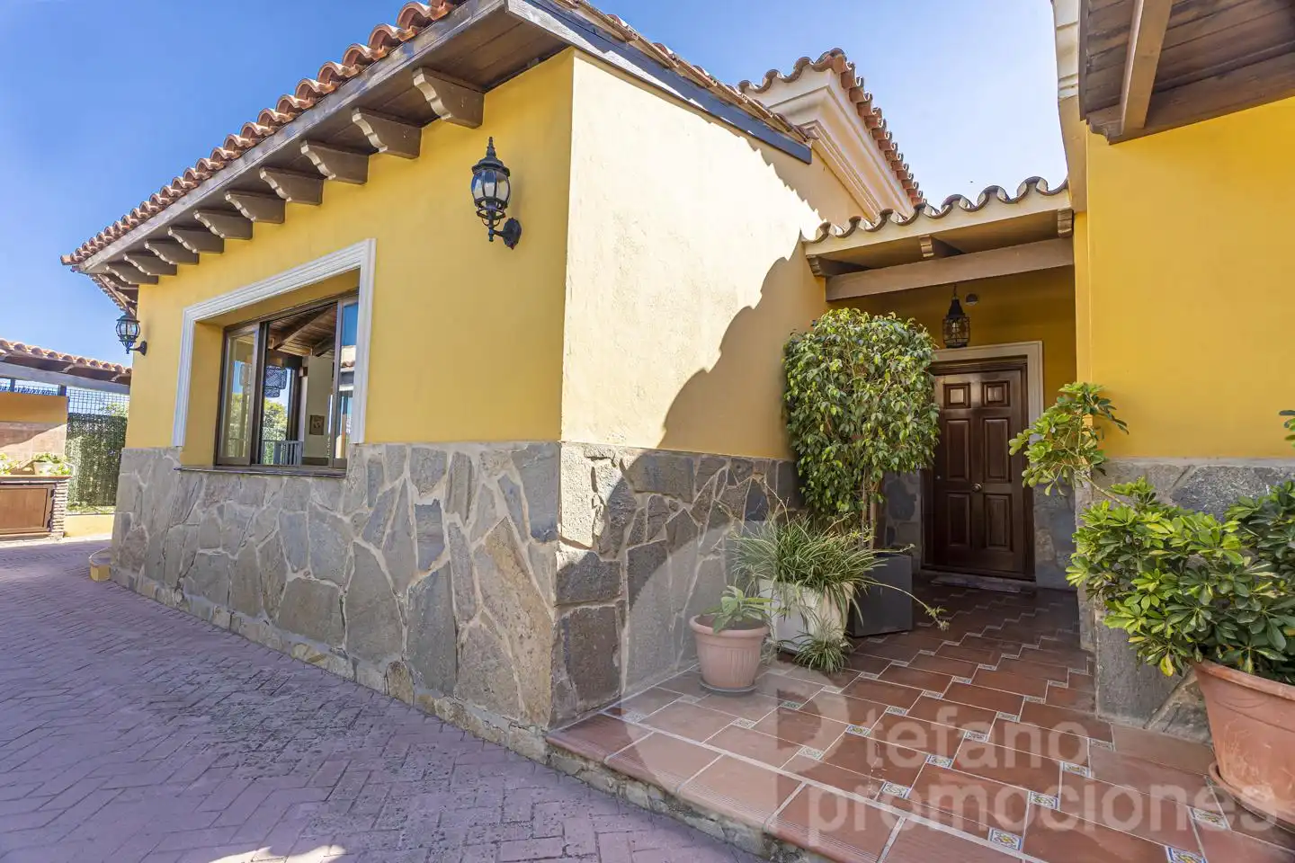 Vista exterior de Casa o xalet en venda en Málaga amb Aire condicionat, Jardí privat i Terrassa