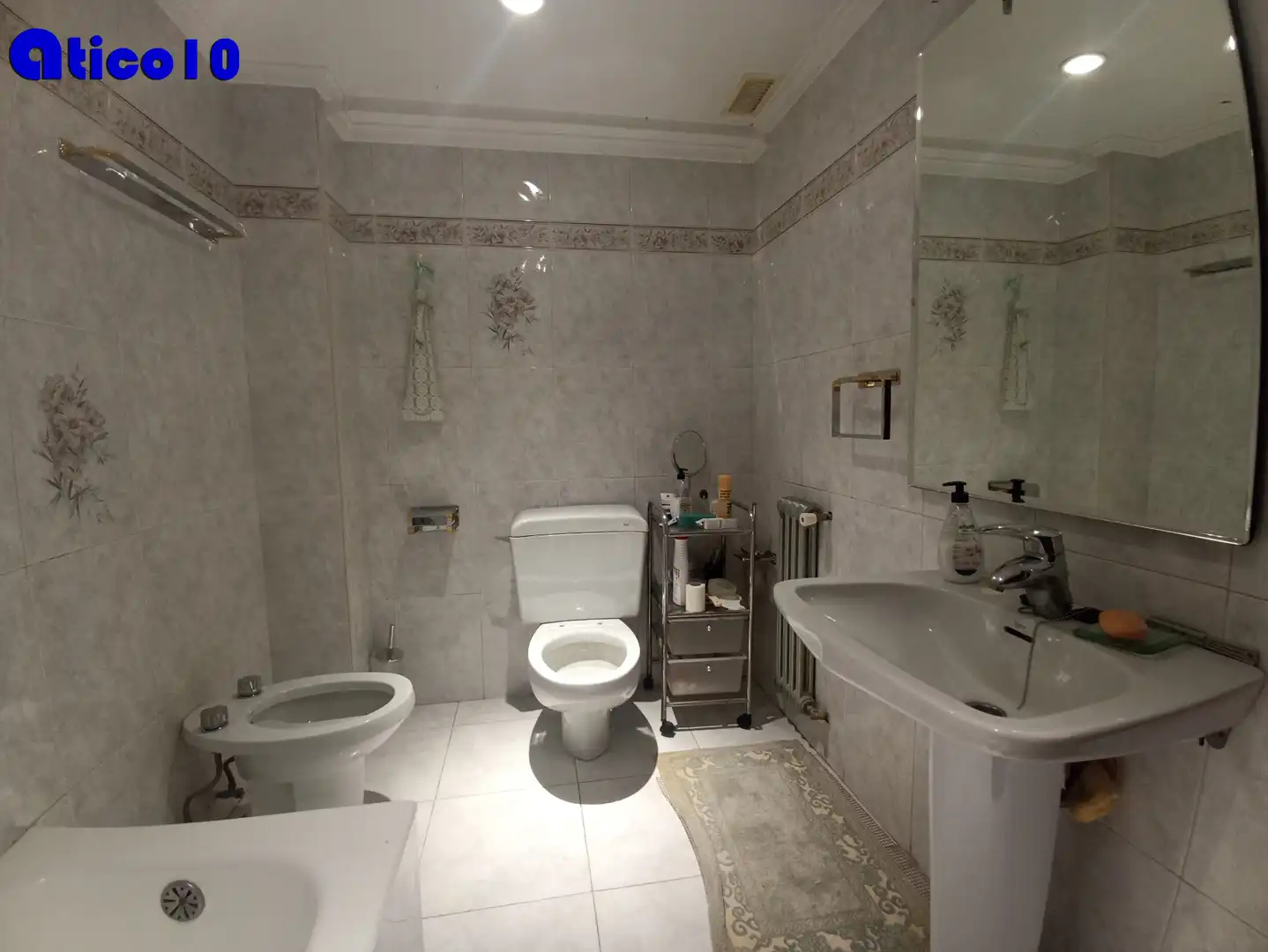Baño de Piso en venta en Oviedo  con Calefacción, Parquet y Terraza