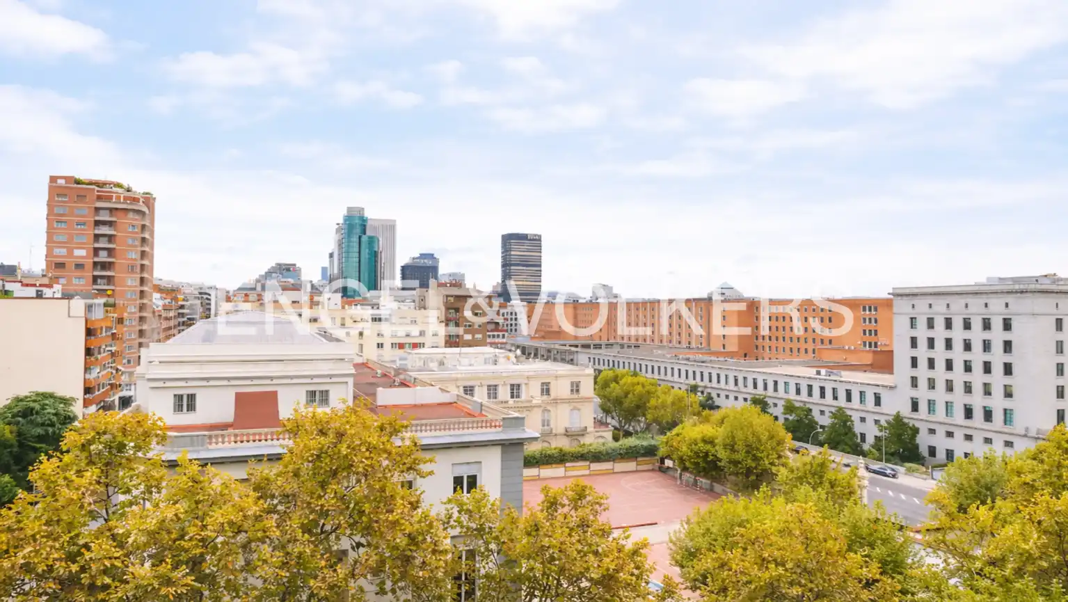 Vista exterior de Pis en venda en Madrid amb Aire condicionat, Calefacció i Parquet