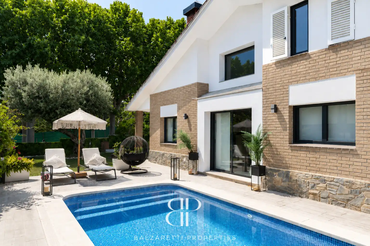 Schwimmbecken von Haus oder Chalet zum Verkauf in Canet de Mar mit Klimaanlage, Heizung und Privatgarten