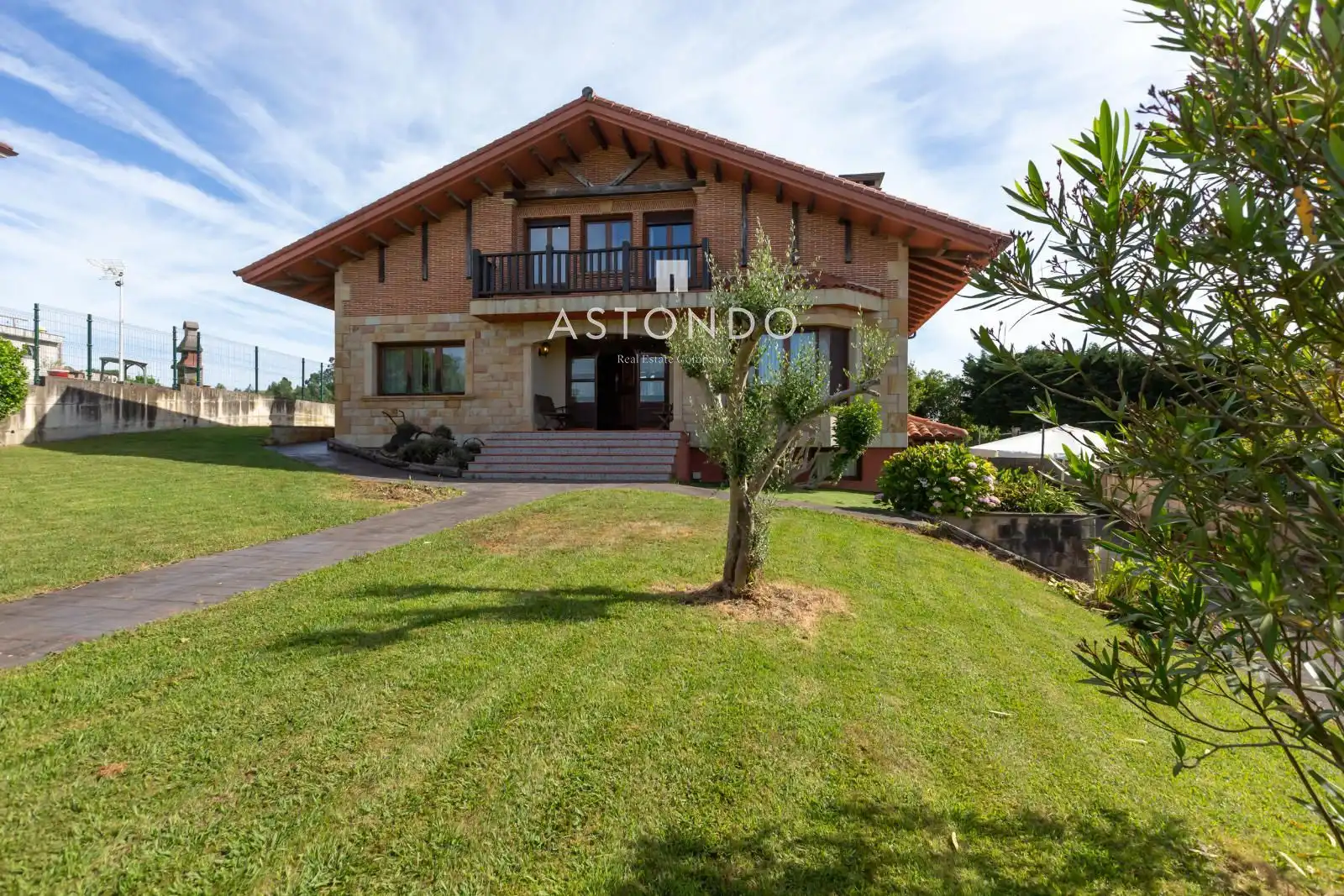 Vista exterior de Casa o chalet en venta en Bareyo con Calefacción, Jardín privado y Terraza