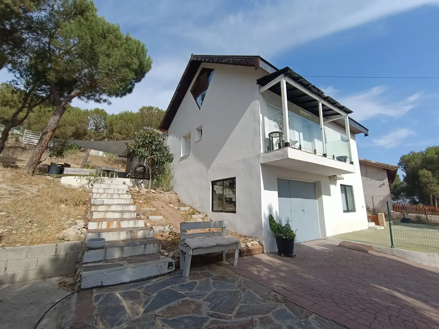 Vista exterior de Casa o xalet en venda en Villanueva del Pardillo amb Aire condicionat, Calefacció i Jardí privat