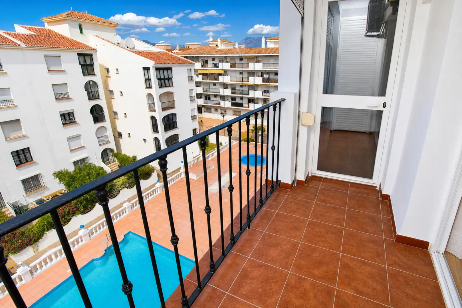 Terrasse von Dachboden zum Verkauf in Manilva mit Klimaanlage, Terrasse und Schwimmbad