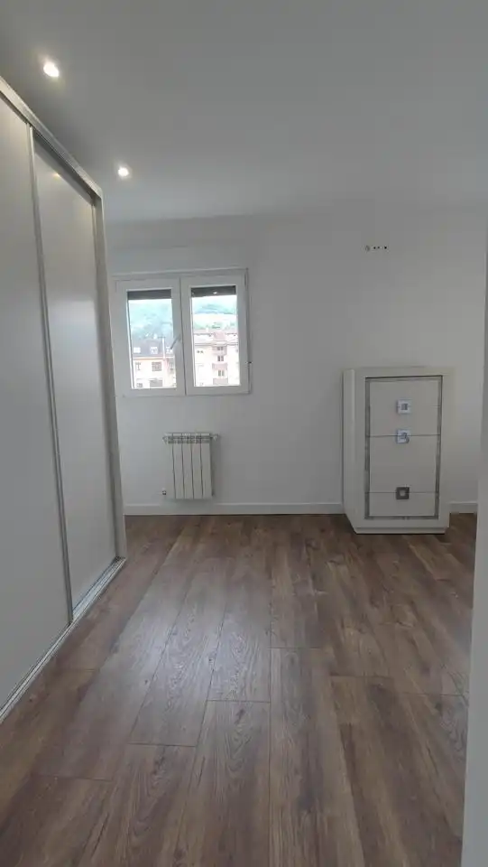 Habitación de Piso en venta en Mieres (Asturias) con Calefacción, Parquet y Trastero