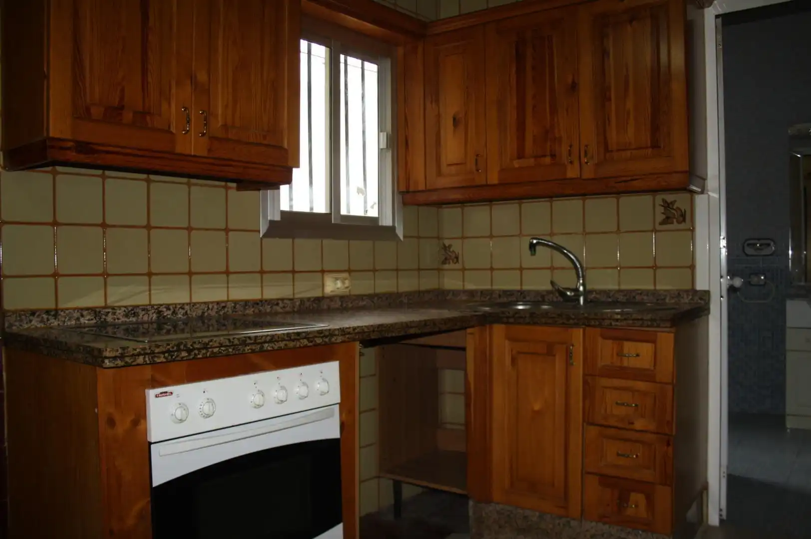 Cocina de Casa adosada en venta en Carrión de los Céspedes