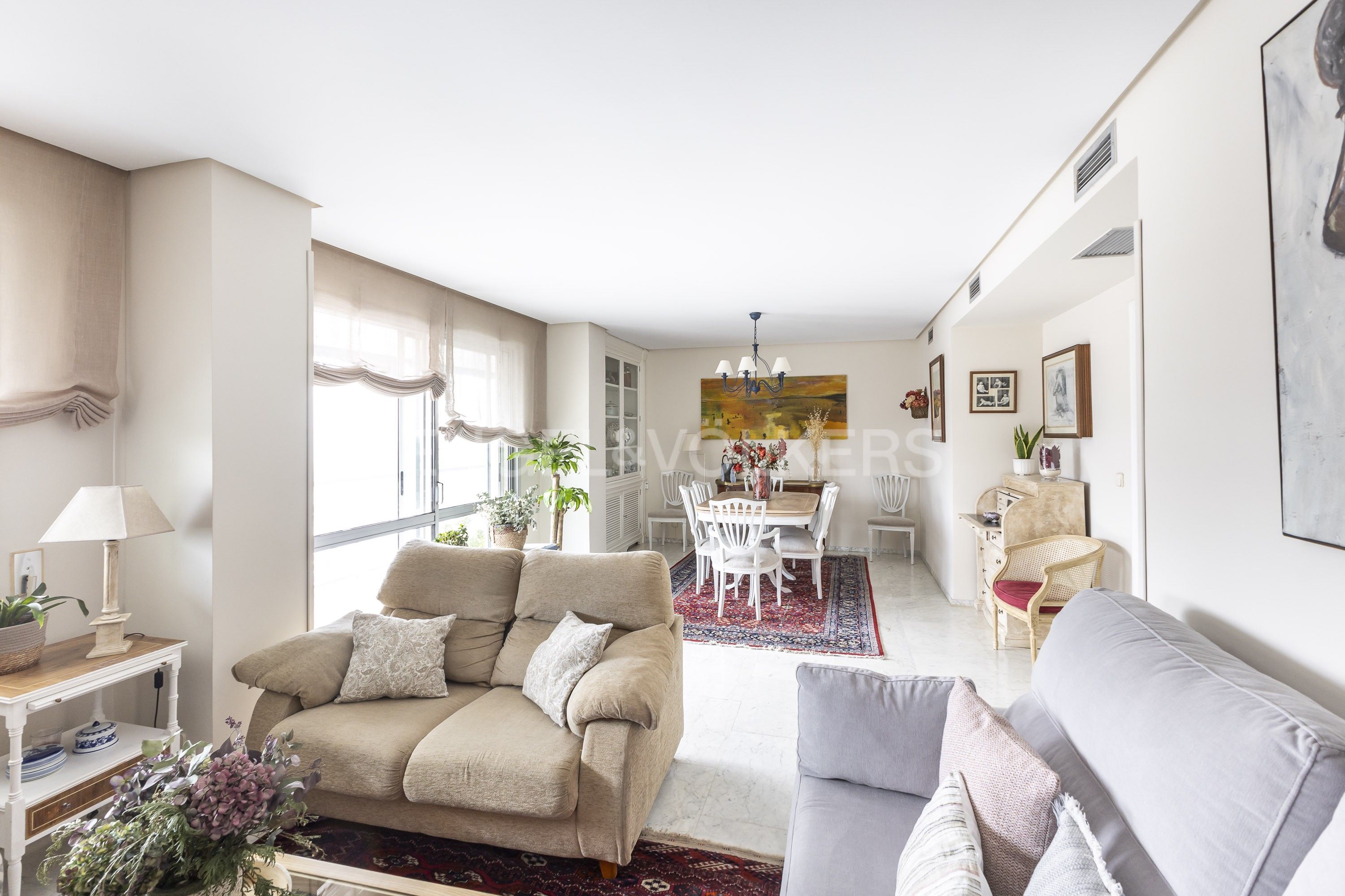 Sala d'estar de Apartament en venda en  Madrid Capital amb Aire condicionat, Calefacció i Jardí privat