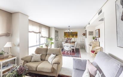 Living room of Apartment for sale in  Madrid Capital  with Air Conditioner, Heating and Private garden