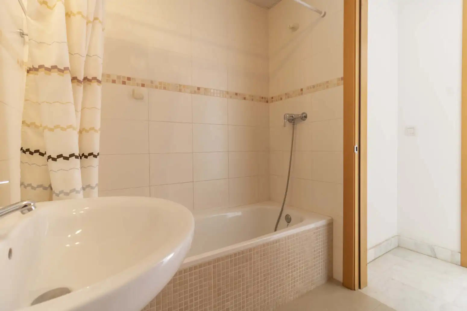 Baño de Casa adosada en venta en Espartinas con Aire acondicionado, Terraza y Piscina