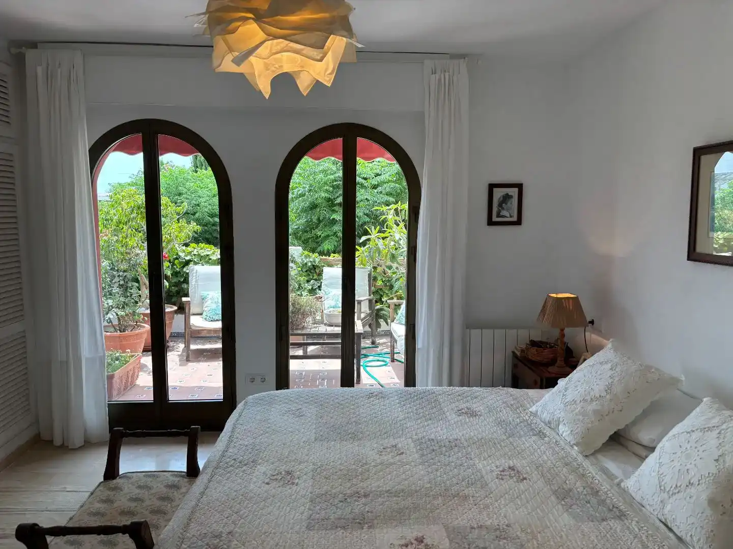 Dormitori de Casa adosada en venda en Estepona amb Aire condicionat, Piscina i Balcó