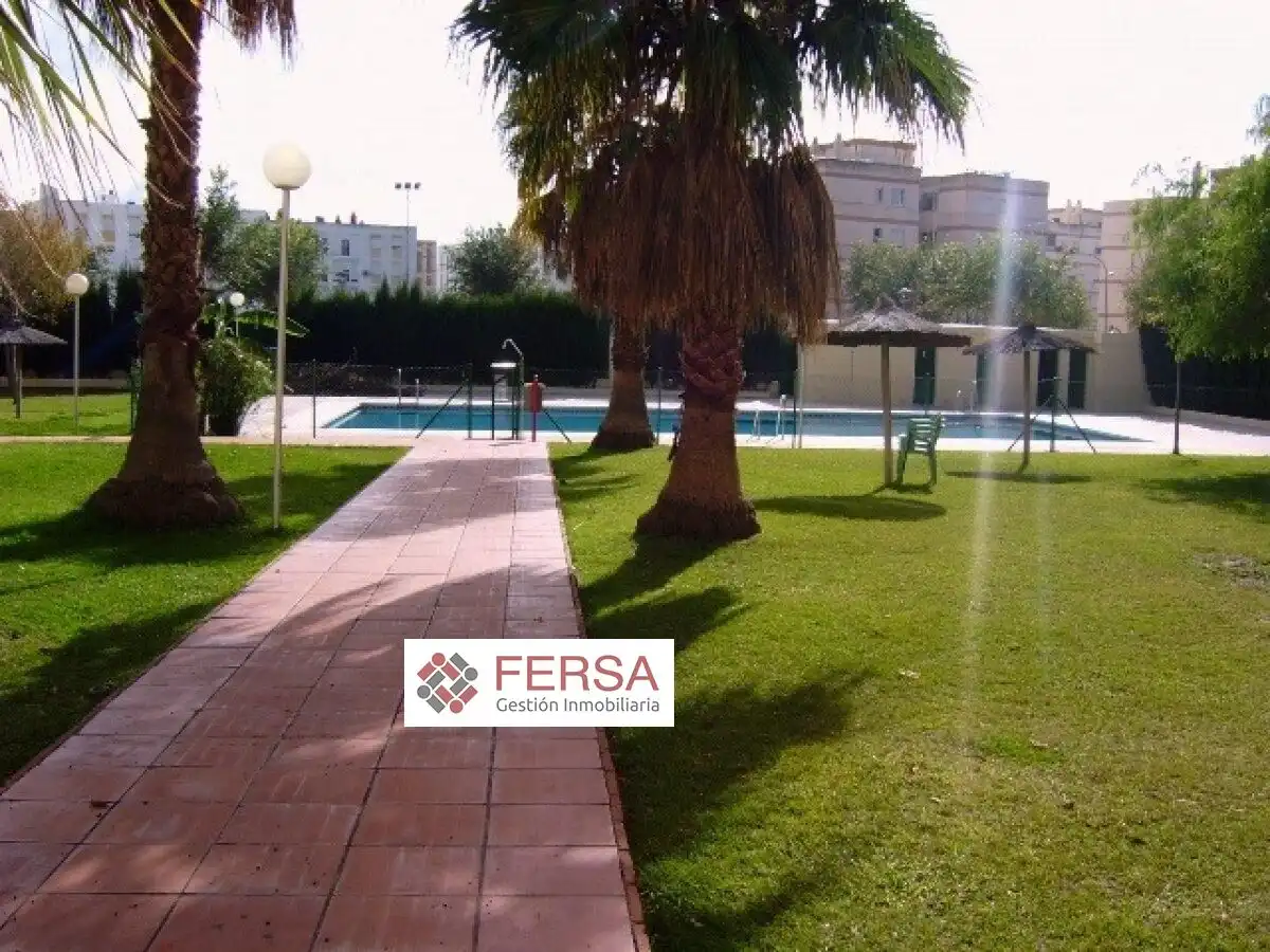 Vista exterior de Apartament en venda en El Puerto de Santa María amb Aire condicionat, Calefacció i Jardí privat