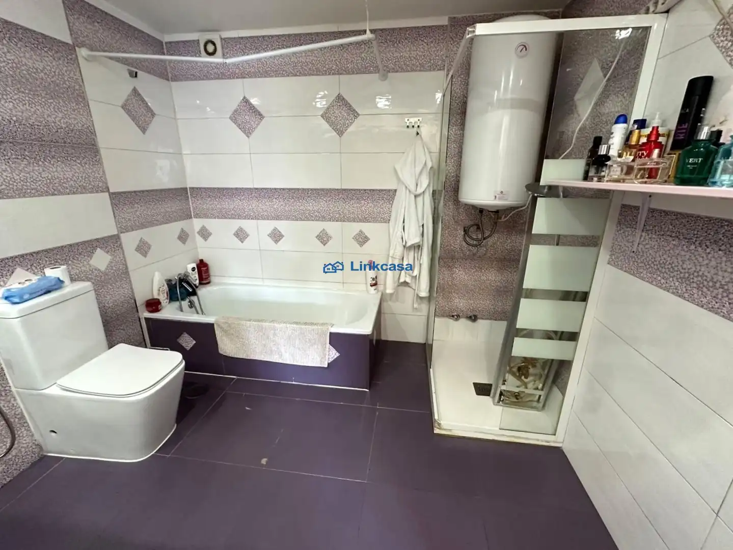 Bathroom of Flat for sale in Madrid  with Air Conditioner and Heating