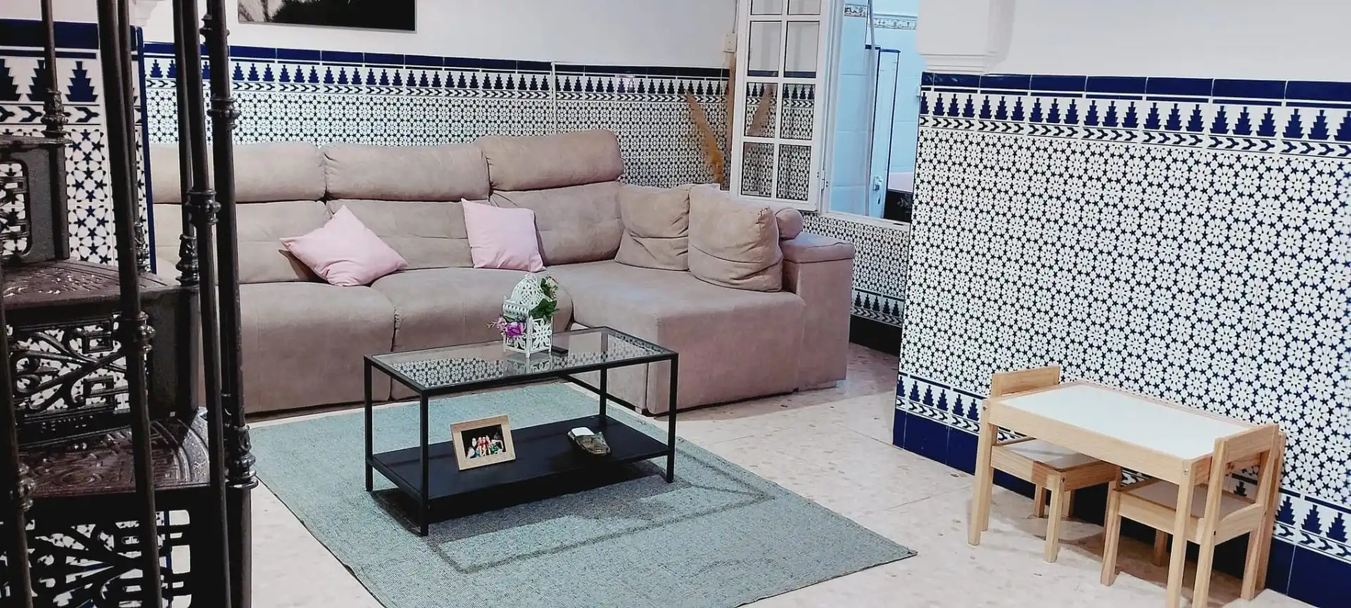 Sala d'estar de Casa adosada en venda en Coria del Río amb Terrassa