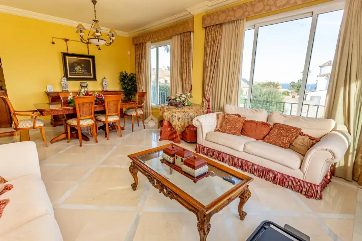 Living room of Houses for sale in Algeciras  with Air Conditioner and Swimming Pool