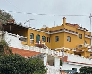 Vista exterior de Casa o xalet en venda en Teror amb Aire condicionat, Terrassa i Balcó