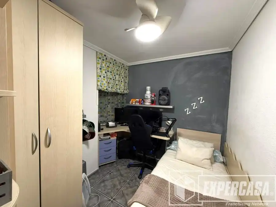 Dormitori de Pis en venda en Llíria amb Aire condicionat, Terrassa i Traster
