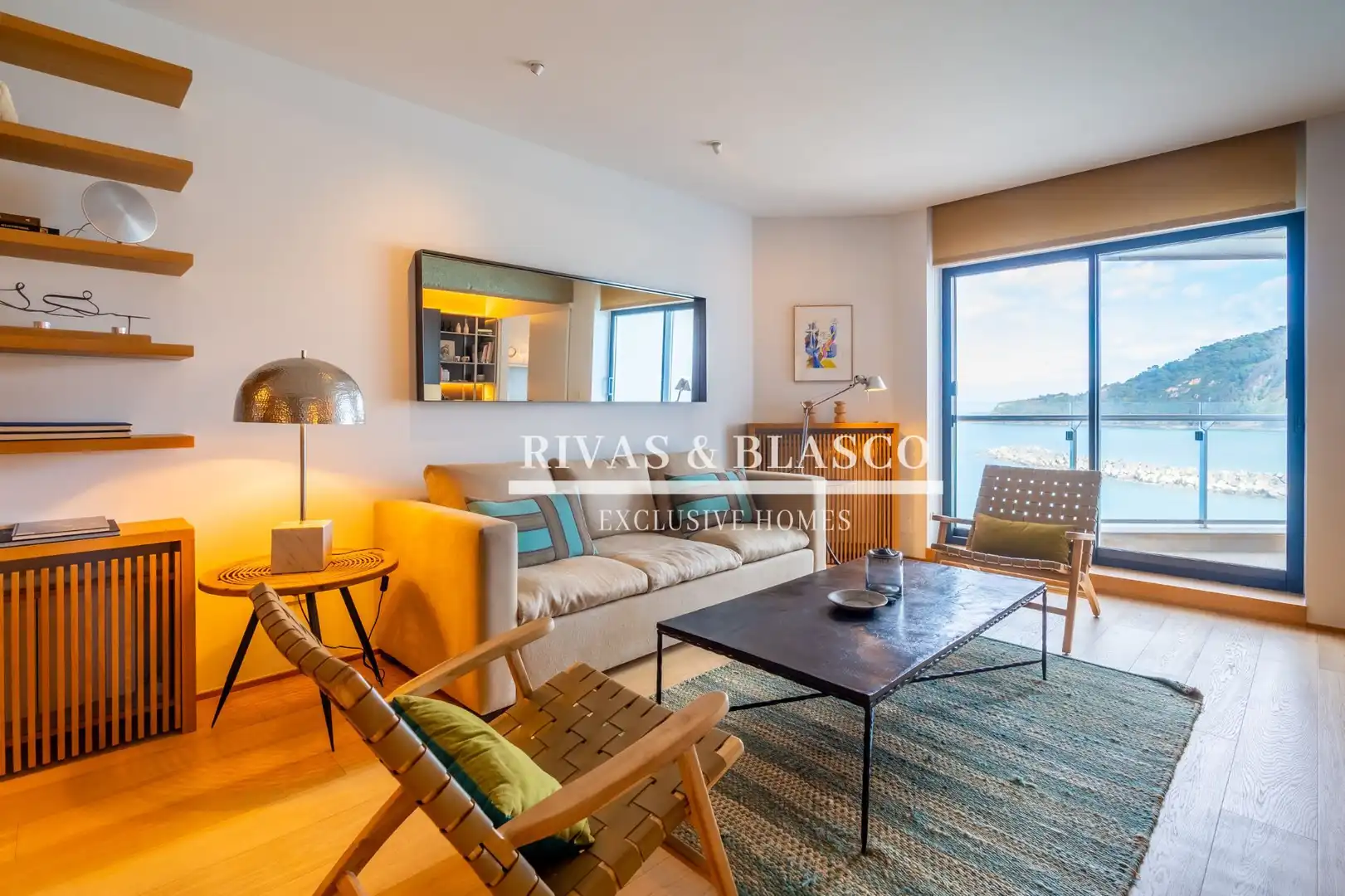 Sala d'estar de Apartament de lloguer en Donostia - San Sebastián  amb Calefacció i Moblat