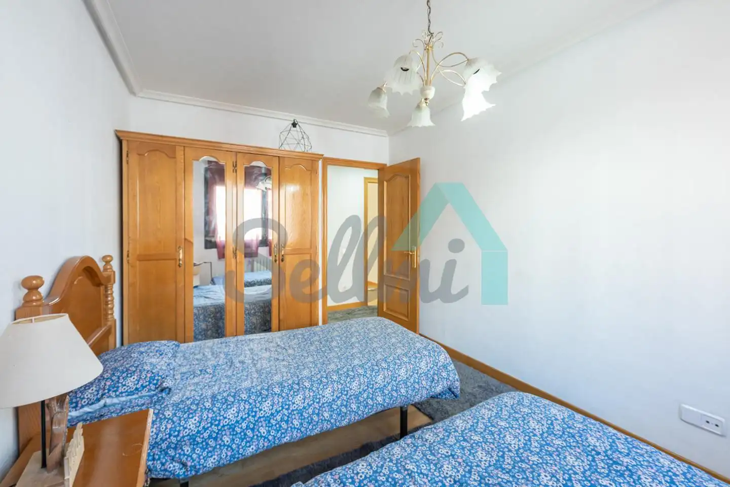 Bedroom of Flat for rent in Oviedo   with Heating, Parquet flooring and Furnished