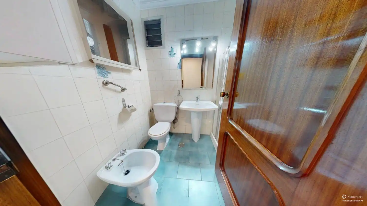 Bathroom of Flat for sale in Sevilla  with Air Conditioner and Terrace