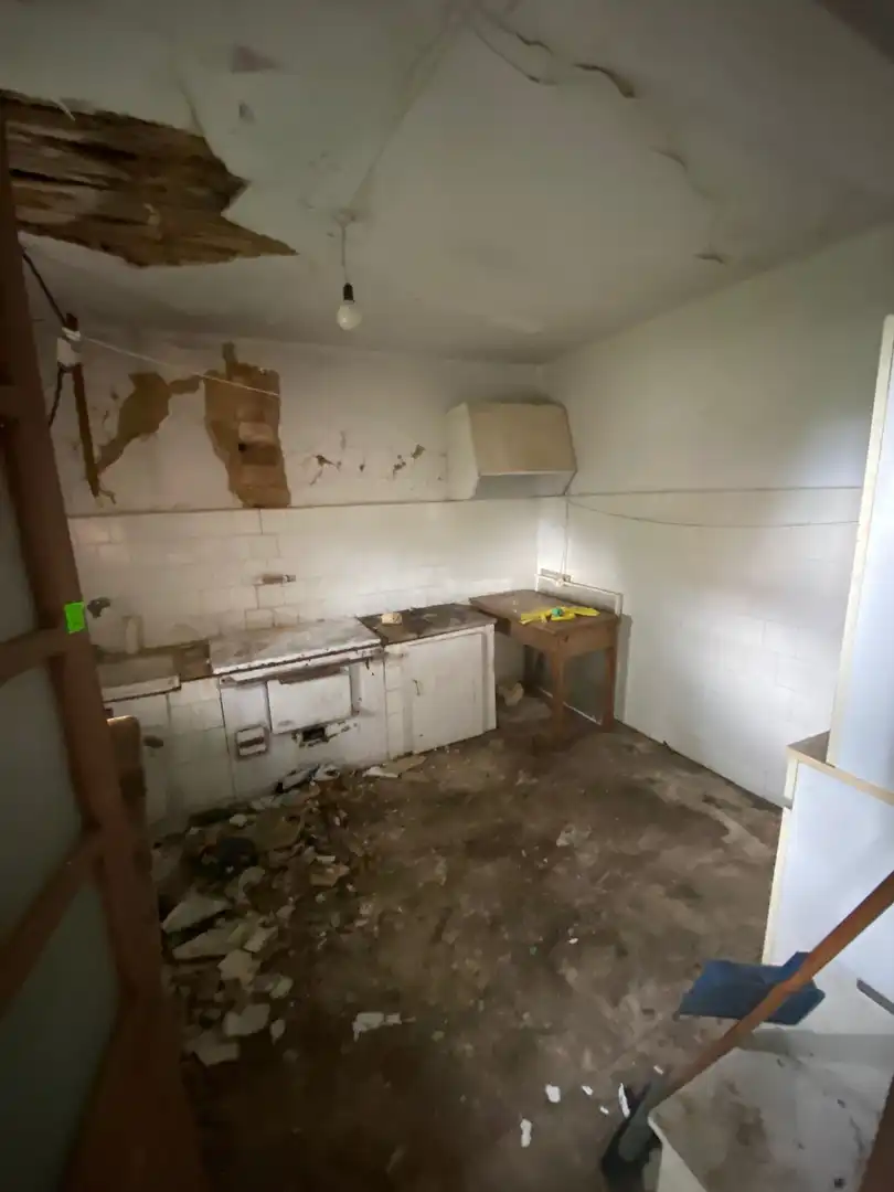 Cuina de Casa o xalet en venda en San Martín del Rey Aurelio amb Jardí privat, Terrassa i Traster