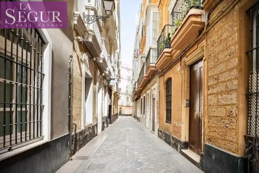 Vista exterior de Ático en venta en Cádiz con Aire acondicionado, Terraza y Amueblado