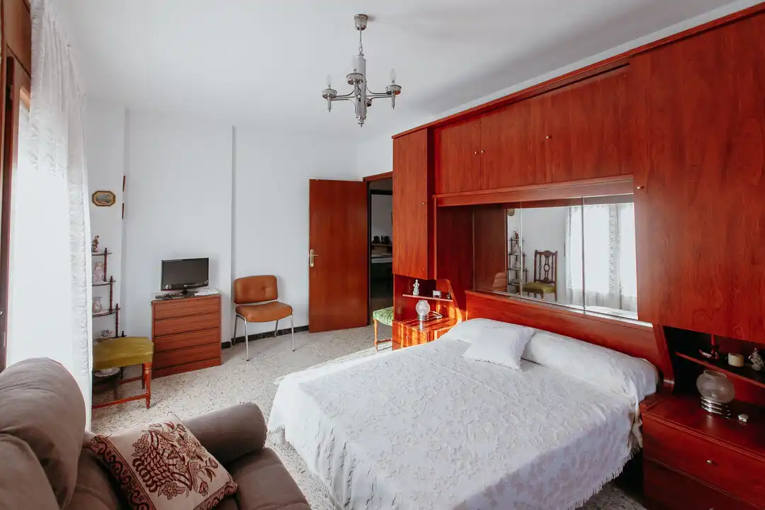 Dormitori de Casa o xalet en venda en Almuniente amb Calefacció, Terrassa i Moblat