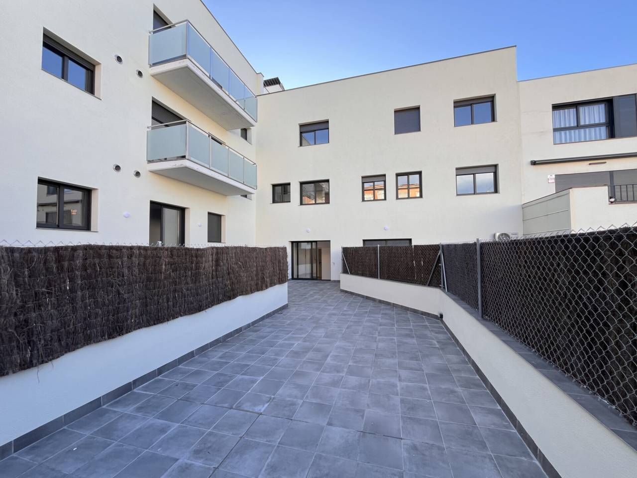 Vista exterior de Pis en venda en Caldes de Montbui amb Aire condicionat, Calefacció i Jardí privat