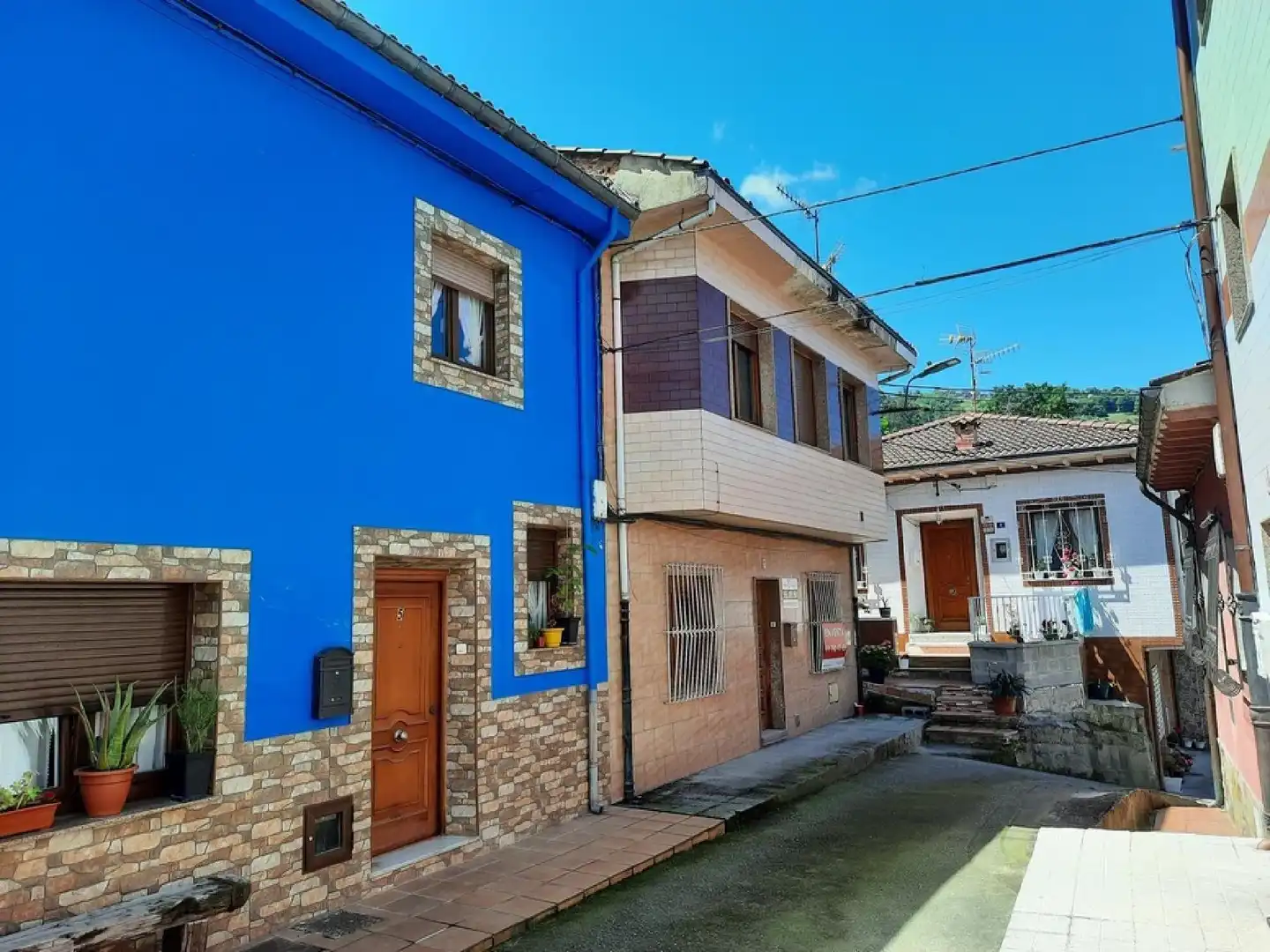 Vista exterior de Casa o xalet en venda en San Martín del Rey Aurelio amb Jardí privat