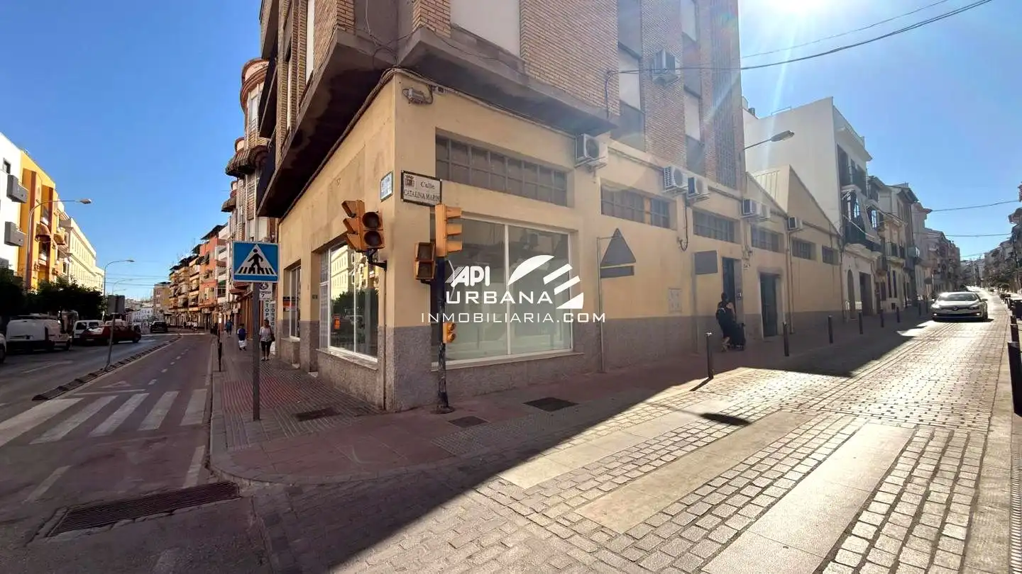 Vista exterior de Local de lloguer en Lucena amb Aire condicionat