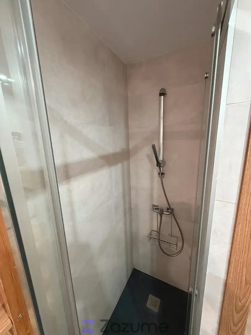 Badezimmer von Maisonette zur Miete in Madrid mit Klimaanlage, Heizung und Parkett
