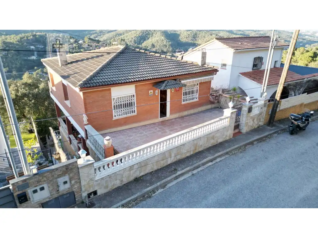 Vista exterior de Casa o chalet en venta en Torrelles de Llobregat