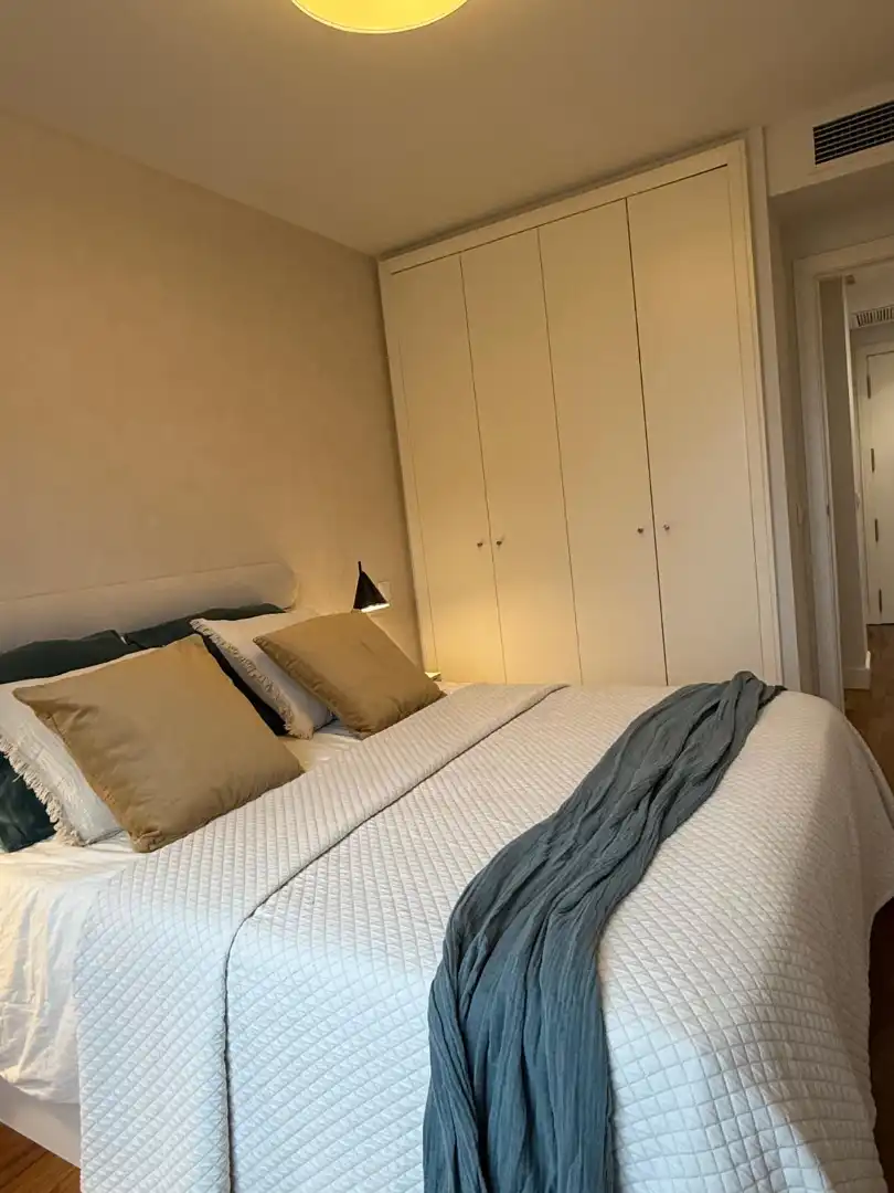 Habitación de Apartamento de alquiler en Las Rozas de Madrid con Aire acondicionado, Calefacción y Jardín privado