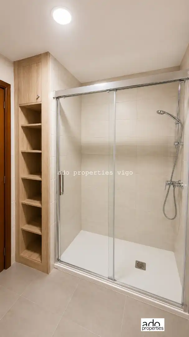 Baño de Piso en venta en Redondela con Calefacción, Trastero y Amueblado