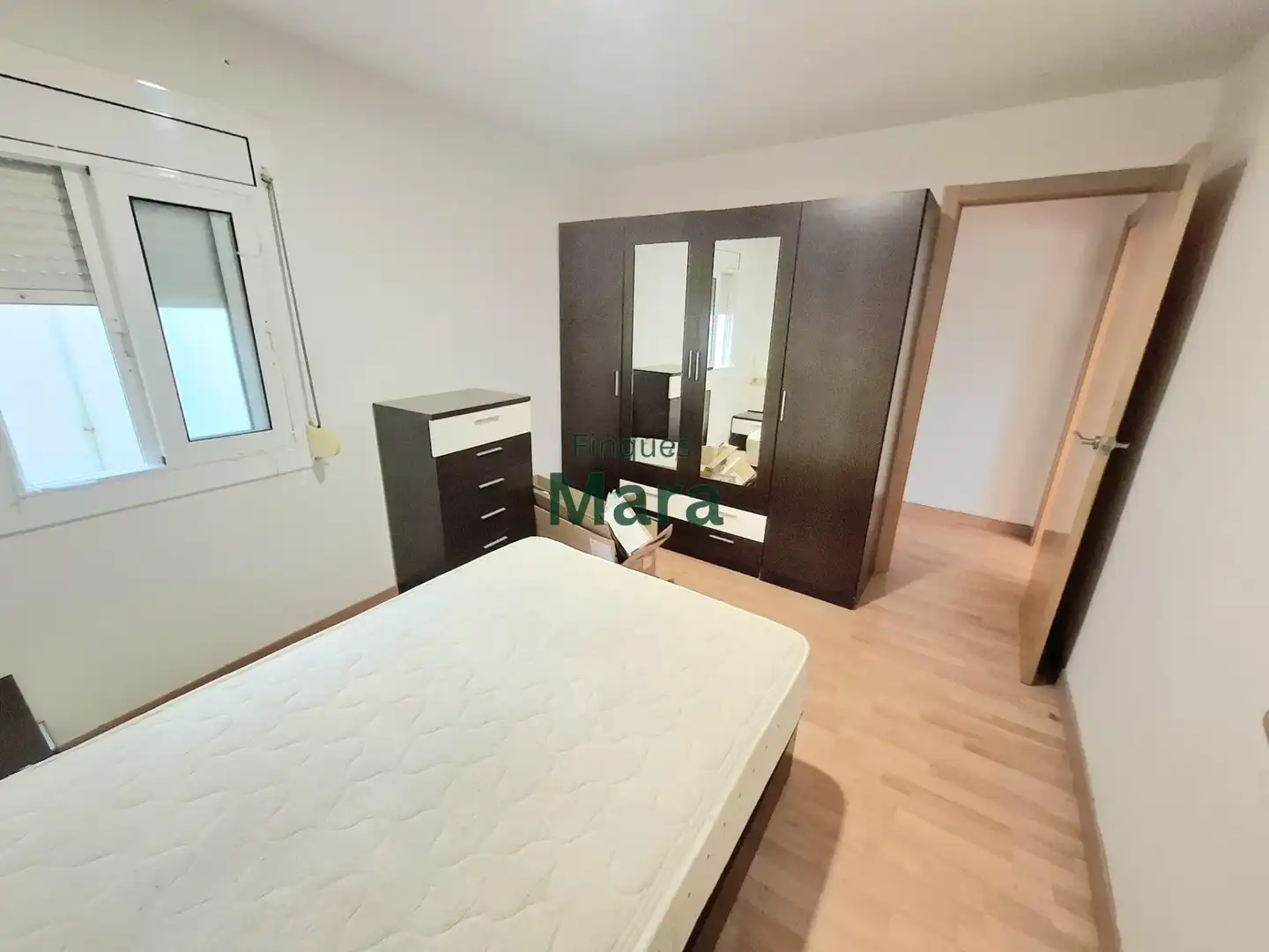 Dormitori de Àtic en venda en Sant Boi de Llobregat amb Parquet i Balcó