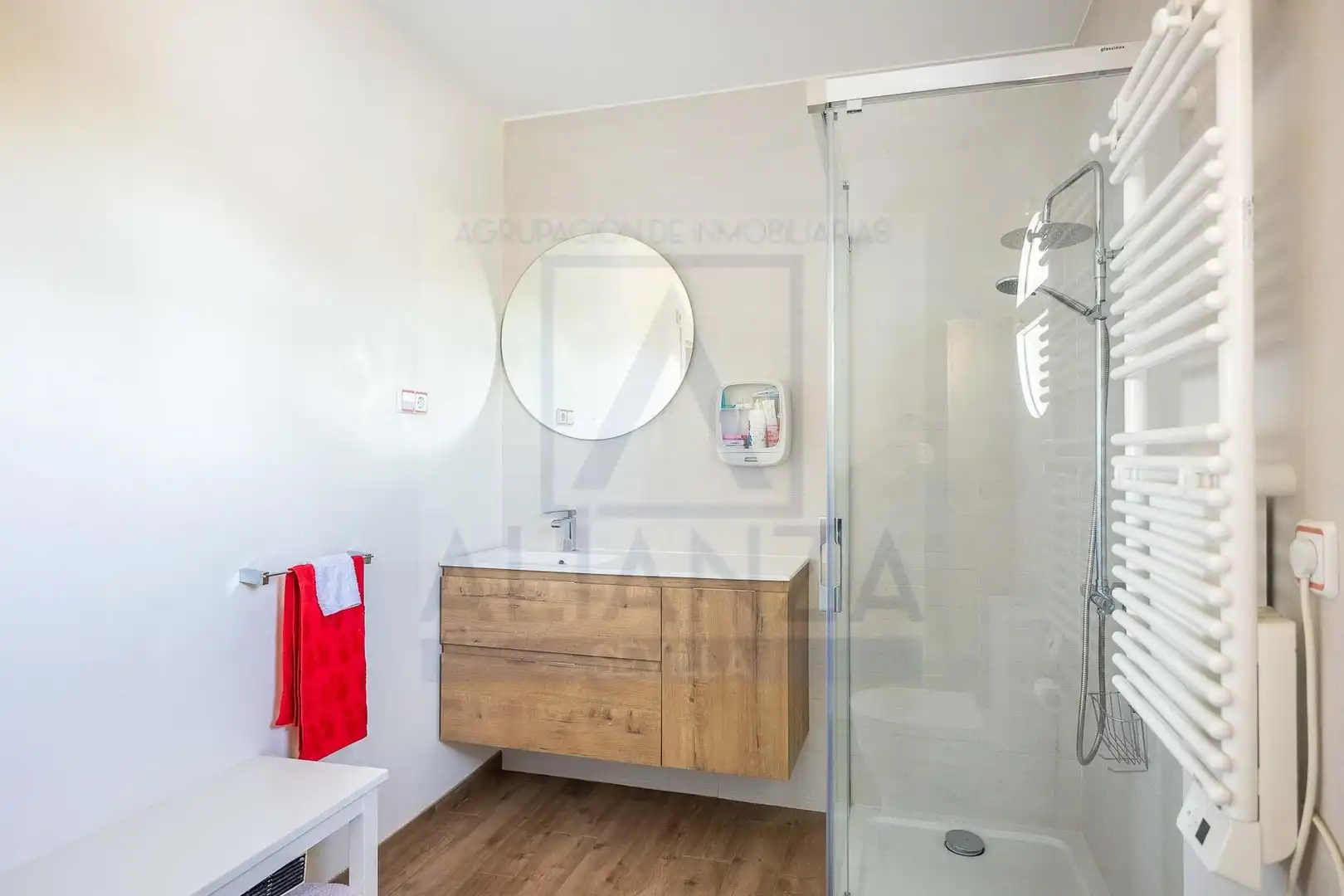 Bathroom of Houses for sale in Valencina de la Concepción  with Air Conditioner, Private garden and Community pool