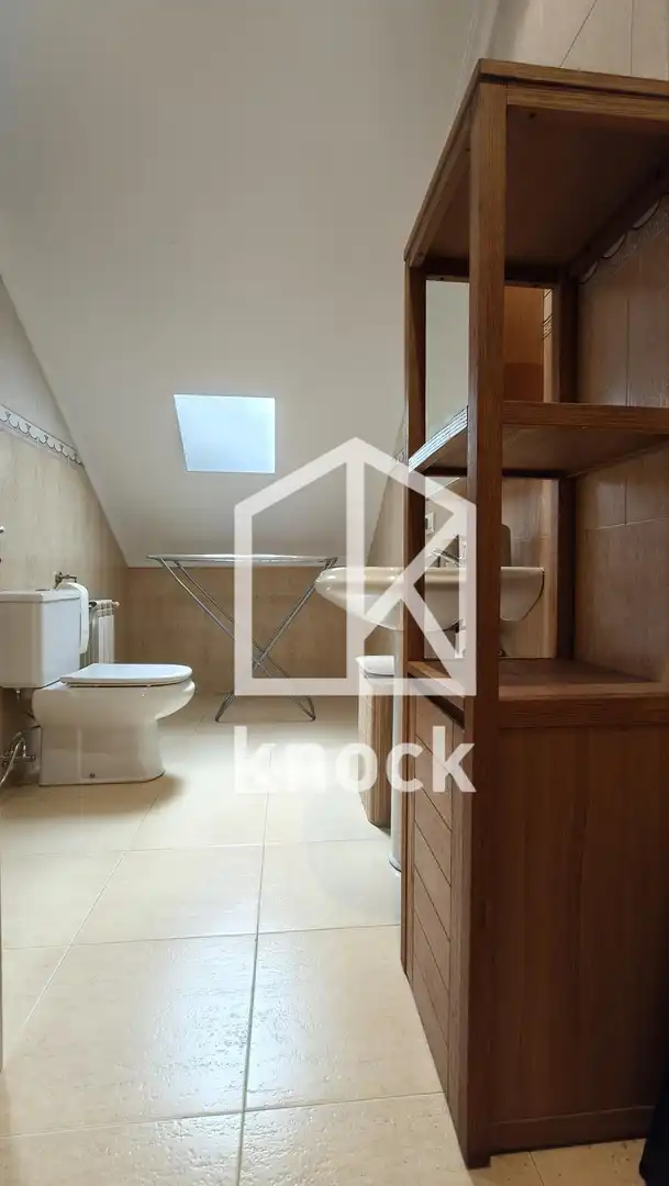 Bathroom of Flat for rent in Navia  with Heating, Parquet flooring and Furnished