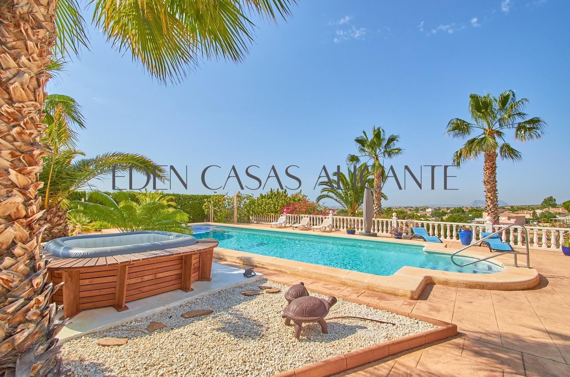 Vista exterior de Casa o xalet en venda en Alicante / Alacant amb Aire condicionat, Calefacció i Jardí privat