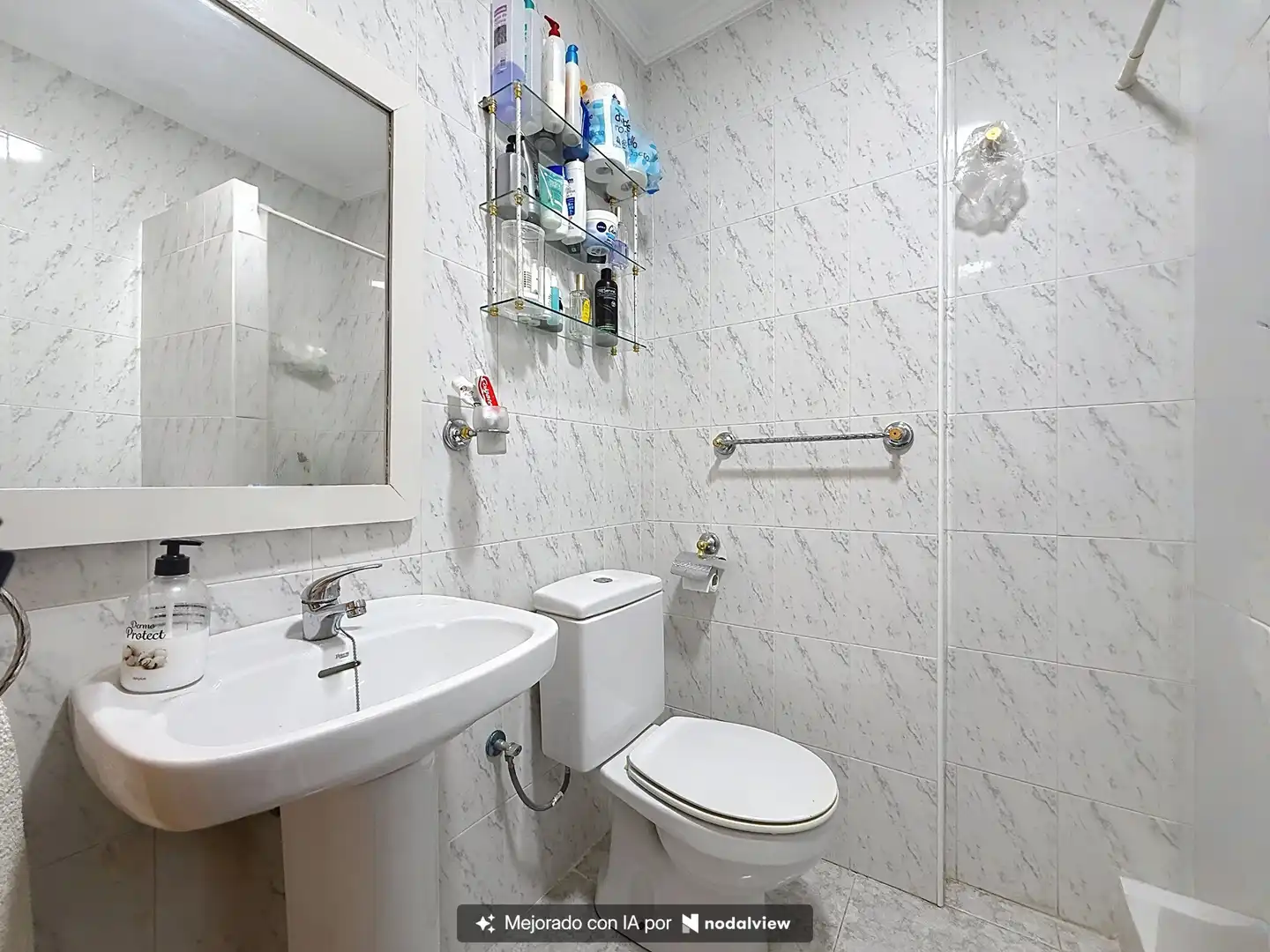 Baño de Apartamento en venta en Los Álamos
