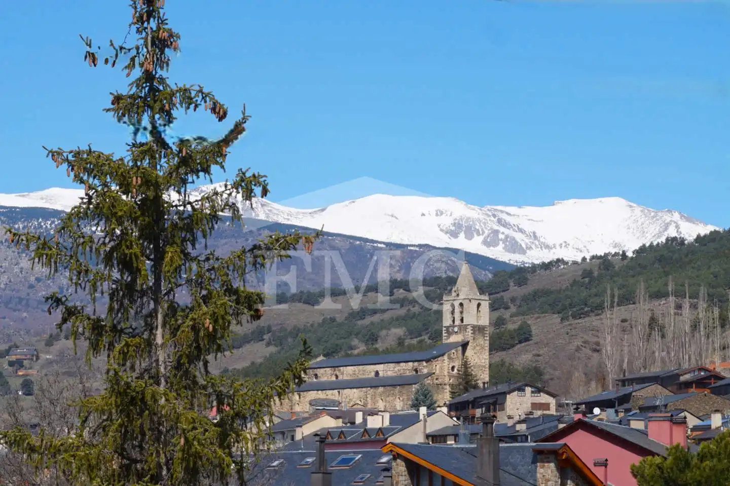 Vista exterior de Casa o xalet en venda en Llívia amb Calefacció, Jardí privat i Parquet