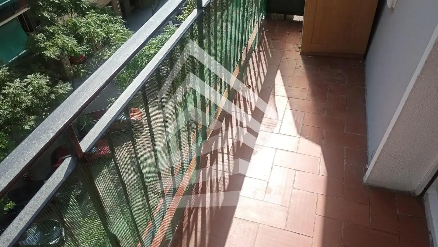 Flat with terrace for sale in calle de Bofarull, imagen 4