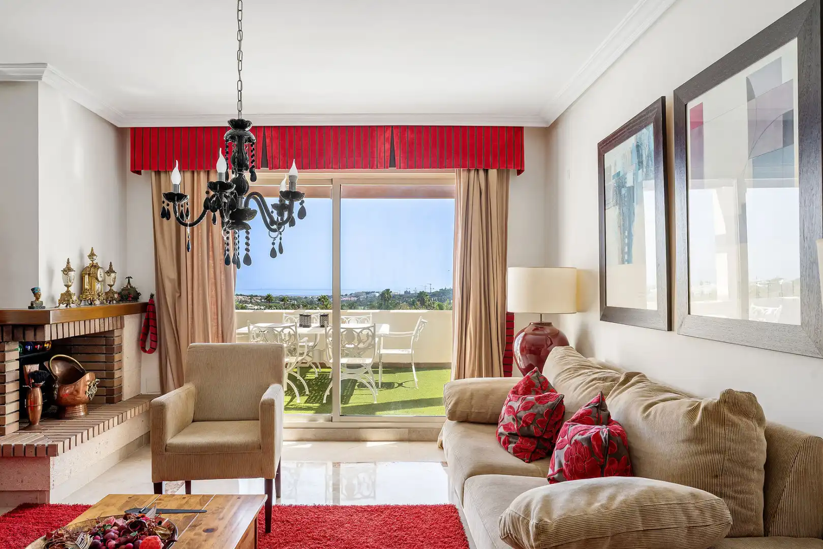 Sala d'estar de Àtic en venda en Marbella amb Aire condicionat, Terrassa i Traster